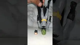Бэтмен и Халк выбирают обмен головами #marveltoys #batman #spiderman #hulk