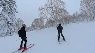 小魚 荳荳 Chris從札幌國際滑雪場最上面滑下來