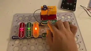 Snap Circuits Skill Builder Gamify: Blue Light/Green Light Game