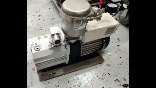 Leybold Trivac D10E Rotary Vane Vacuum Pump T14231114B Working