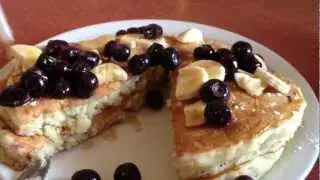 Eating pancake@CAFE HALEIWA