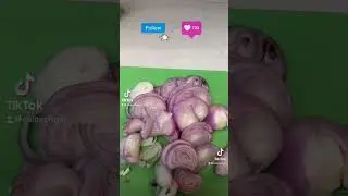 Slicing vegetables the easy way. #slicing #cookinghacks #cooking #cookingtips #cookinggadgets