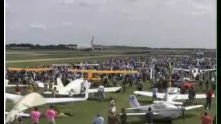 Airbus A 380 Arrives OSH09