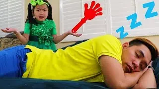 Jannie Pretend Play Wake Up Uncle for Piano Performance & Sings Baby Songs for Kids