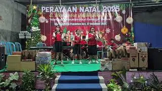 Hai dunia gembiralah medley Dari pulau dan benua.  Perayaan Natal pepanthan asri Gkj Sambirejo 2025