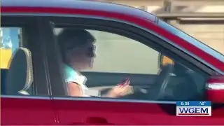 New Illinois law bans &lsquo;Zooming,&rsquo; social media use while driving
