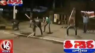 MNS Digs Up Pavement Outside Mantralaya To Protest Against Potholes On Roads | Teenmaar News
