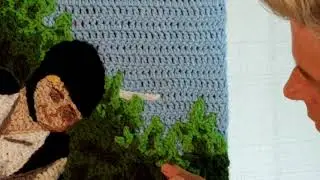 A lesson in stippling. 😃🧶🐲 #cropainting #hookstrokes #Islaycrochet #CrochetDragon