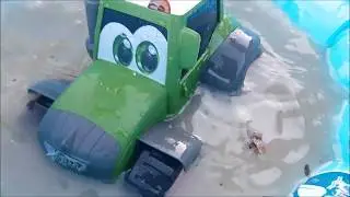 happy fendt in the swimming pool, dickie toy in the water Hasans Toys