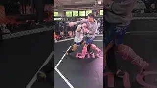 Defend the right hand. Training at the UFC PI China #prostriking