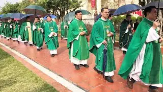 Tuần Chầu Chính Tiệc Tại Giáo Xứ Ninh Mỹ Giáo Phận Bùi Chu, Đón Đoàn Lễ Nghi Vào Dâng Thánh Lễ 
