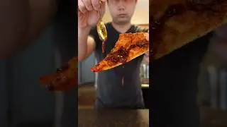 I tried Lao Gan Ma hot honey PIZZA #pizza #letstry #foodhack #spicy #honey #chili #fastfood