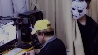 窗簾內有鬼?! 嚇死爸爸!【整人】