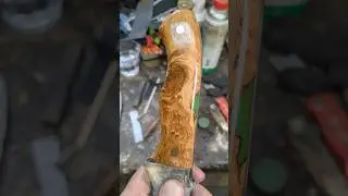 Applying Oil to a Knife Handle.#knives #handmade #knifemaker #knifemaking #handmadeknives #knife