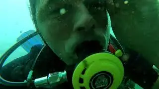 See underwater with an air pocket, failed mask