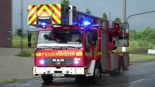 [SCHWERES UNWETTER!] - 2 x DLK 23/12 der Feuerwehr KREFELD L&ouml;schzug H&uuml;ls auf Einsatzfahrt