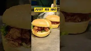 Food Street Hussainabad ka mashoor Zinger Burger 180rs Only #shorts #zingerburger #fastfood