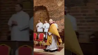 PASTERKA 2025: Kolegiata w Głogowie kościołem stacyjnym! Bp Paweł Socha Pielgrzymem Nadziei #wiara