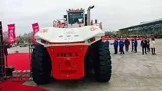 Have you ever seen a 70-ton Heli forklift? #HELI #Forklift #factory 