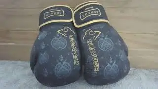 clean boxing gloves