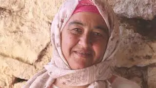 Tisseuse de tapis berb&egrave;res au Maroc