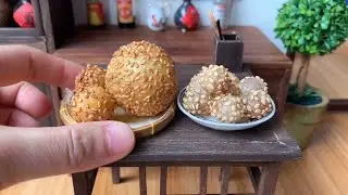 For moon cakes, of course, you have to choose five kernel fillings!
