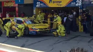 Stock car  Thiago Camilo #21 parada xe box