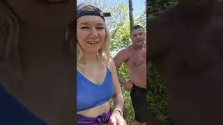 У мужа на шее.