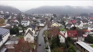 Simmertal 2020: Die Rathausstraße / In HIERZULAND