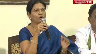 EX Minister DK Aruna Fires On KTR