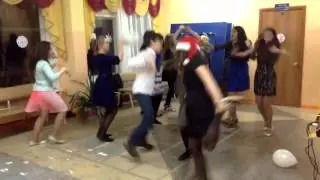Новогодний Harlem Shake 7б и Оксана Сушинских