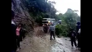 Maree me khufnaak hadsa coaster gehri khayi me gir gayi