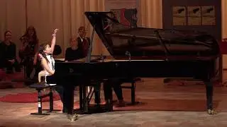 Ida Wang spelar A Bull in a China Shop - The Hamster Wheel - Jellyfish av Karin Gross