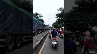 Tradisi senin pagi arah ke timur.  #macet #lamongan #anggachannel