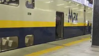 Cleaning the Shinkansen (bullet) Train