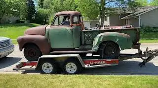 Old school cool 1952 Chevrolet 3100 advance design pickup truck
