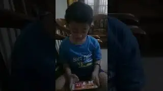 lagi baca niel jelek kaya eek