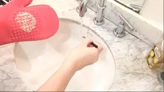 How To: Clean Makeup Brushes Using Sigma Spa Glove