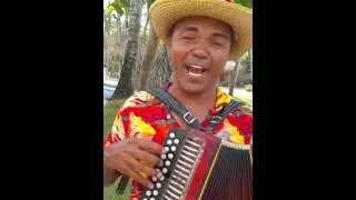 El negrito del cibao en el acordeón, Alfonso Castillo en la guira y Germán Ruiz en la tambora en los