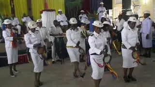 Armee du Salut nzoko la major en demonstraction avec les tambourinaires