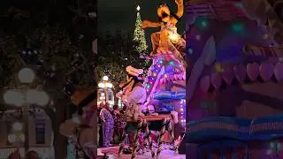 The Gingerbread and Candy House 🎄🍬☃️ #parade #fun #shorts
