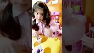 Creazione di un quadro con la tecnica a Pouring con Maddalena