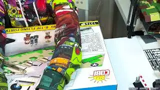 Самолеты из LEGO: Оливер собирает Boeing B-17F Flying Fortress 