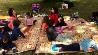 salutation soleil enfants - f&ecirc;te du yoga au bois de Vincennes - Padma Studio