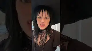 🪲🧃#beetlejuicemovie #beetlejuice #lydiadeetz #lydiadeetzcosplay #gothgirl #vampire #cosplay #goth