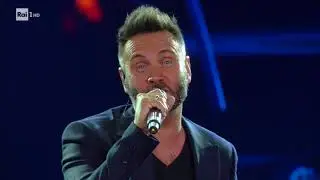 Andrea Griminelli and Nek played Pavarotti's Avemaria Dolce Maria, at the Arena di Verona