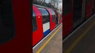Northolt Station 🚉 #londontamilpaiyan #subscribe #travel #train #underground #tamil #india #uktrain