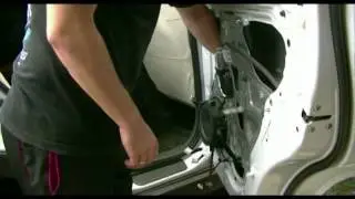 разборка задней двери  KIA Sportage3 (s-a-s-h-o-k).mp4