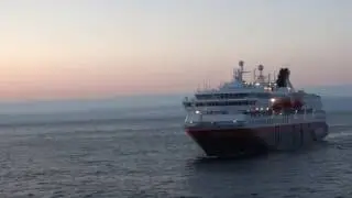 Berlevåg MS Trollfjord meets MS Nordnorge 30.4.16