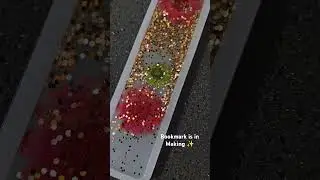 Bookmark in the making! Sprinkle of glitter and bloom! #resinbookmark #DIY #Handmade #ResinArt #art
